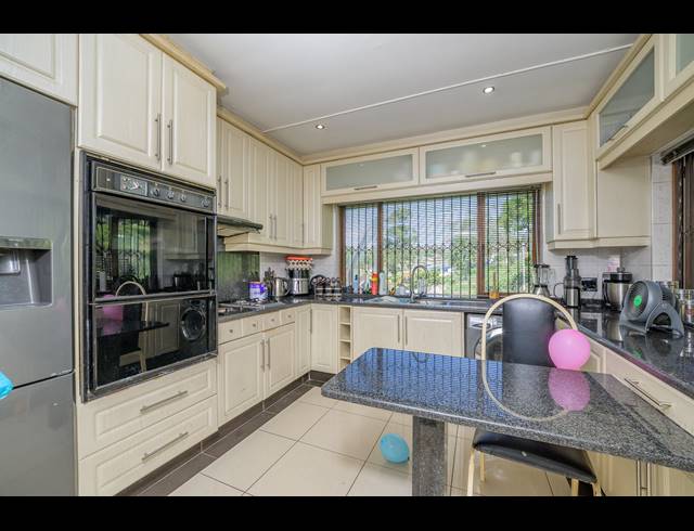 4 BEDROOM HOUSE FOR SALE IN RESERVOIR HILLS